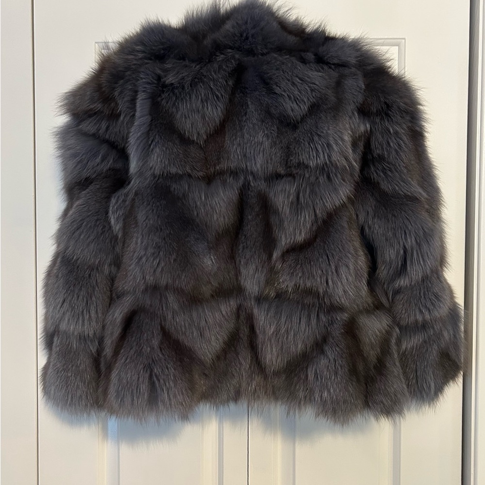 Stunning Iron Blue-Grey Fur Coat – Luxurious Statement Piece - Picture 2 of 12